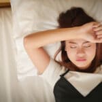 โรคนอนไม่หลับเรื้อรังคืออะไร และมีการรักษาอย่างไร