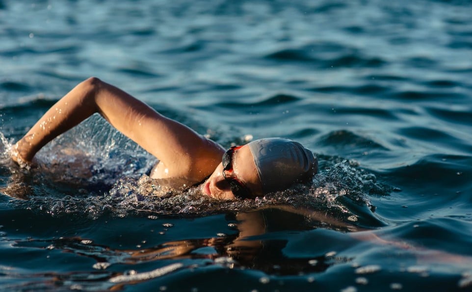 ประโยชน์ของการว่ายน้ำ สำหรับ ผู้ป่วยโรคข้ออักเสบรูมาตอยด์
